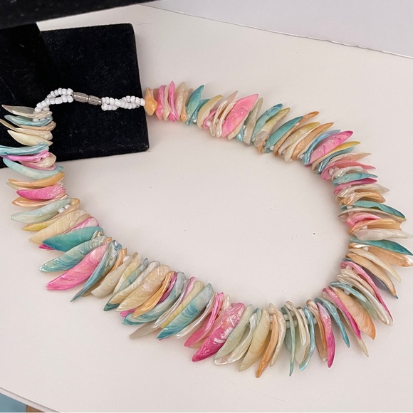 Vintage HAWAIIAN Real SHELL Rainbow Mermaid Core Summer Beach Vacation Necklace - Picture 2 of 9